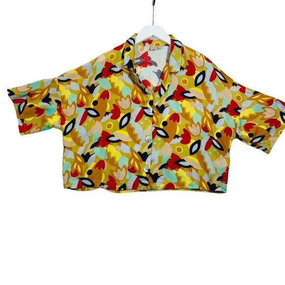 colorful, short-sleeved button-down shirt  woman size medium Twik. - Picture 13 of 15